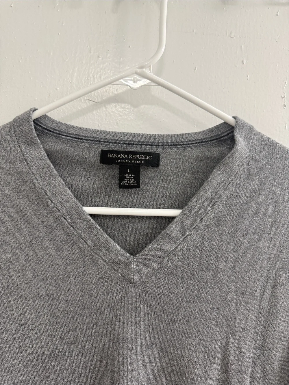 Banana Republic luxury blend v-neck pullover sweater in gray color size L